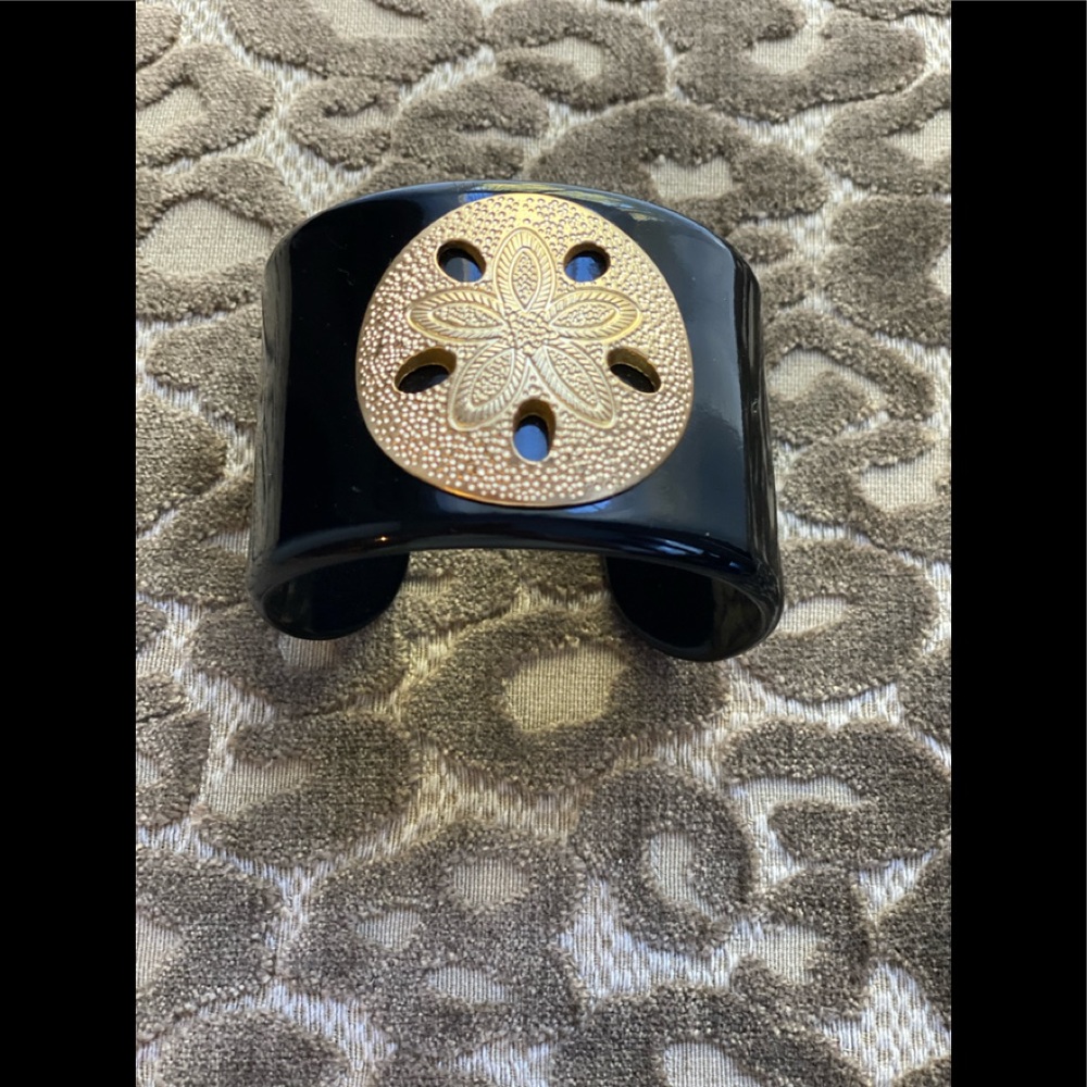 Black and gold color sand dollar cuff bracelet